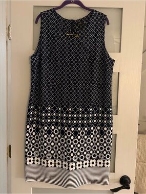 Sleeveless Navy and White Printed Midi Shift Dress